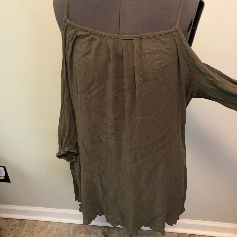 Hype + off the shoulder top - Picture 2 of 6